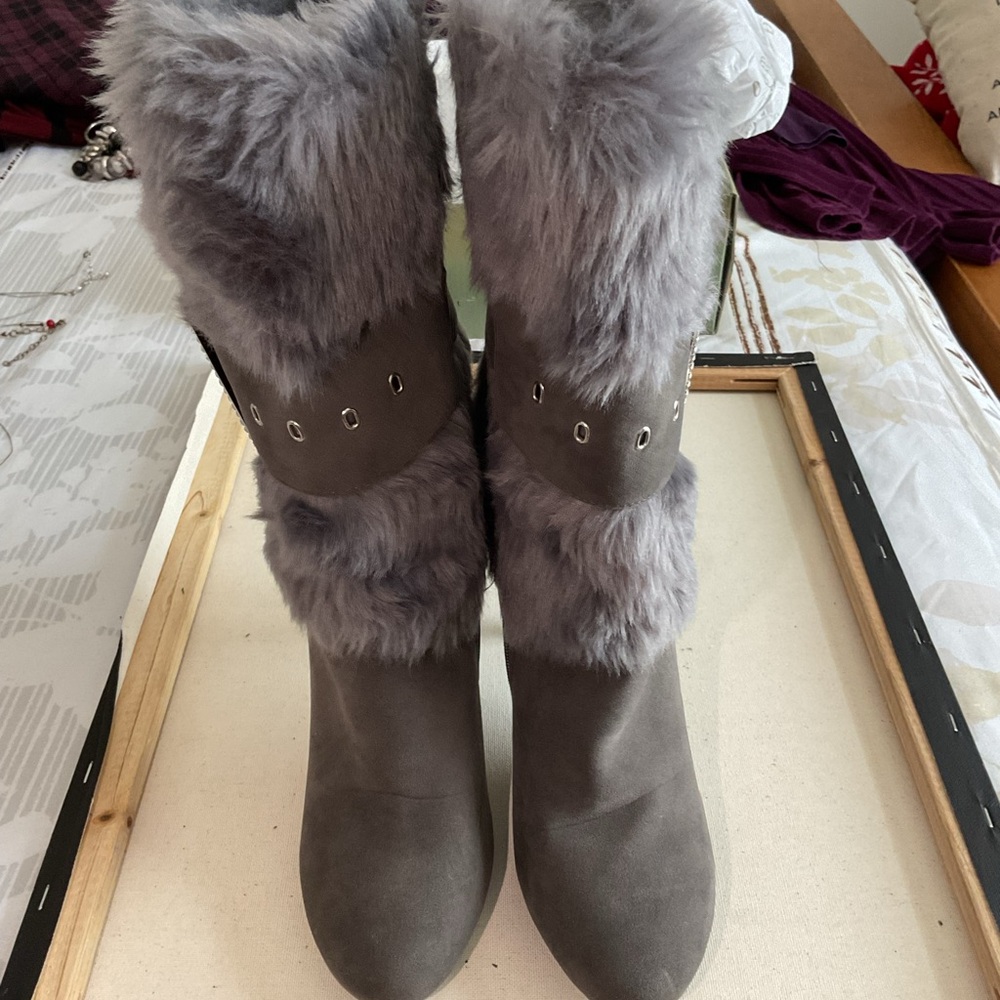 Gray Winter Boots with Plush Fur Trim